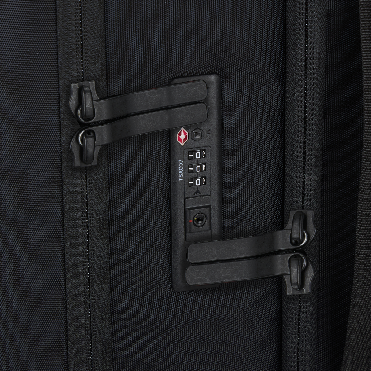 Thule - Subterra Wheeled Duffel - Black - 3205632