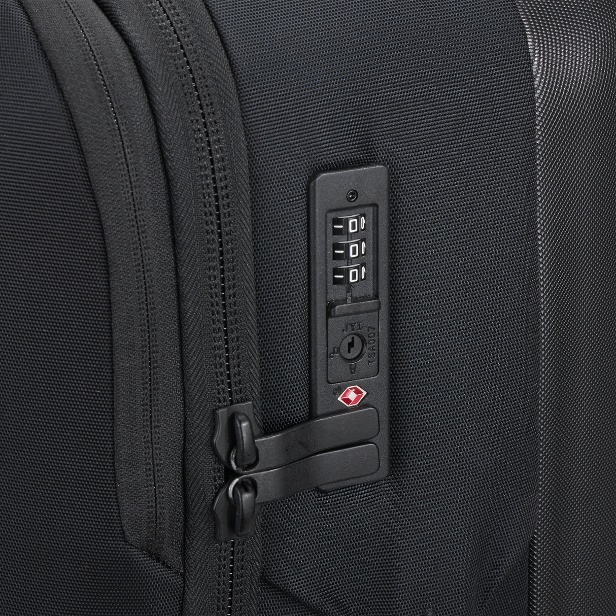 Thule - Subterra Carry-On Spinner - Black - 3205627