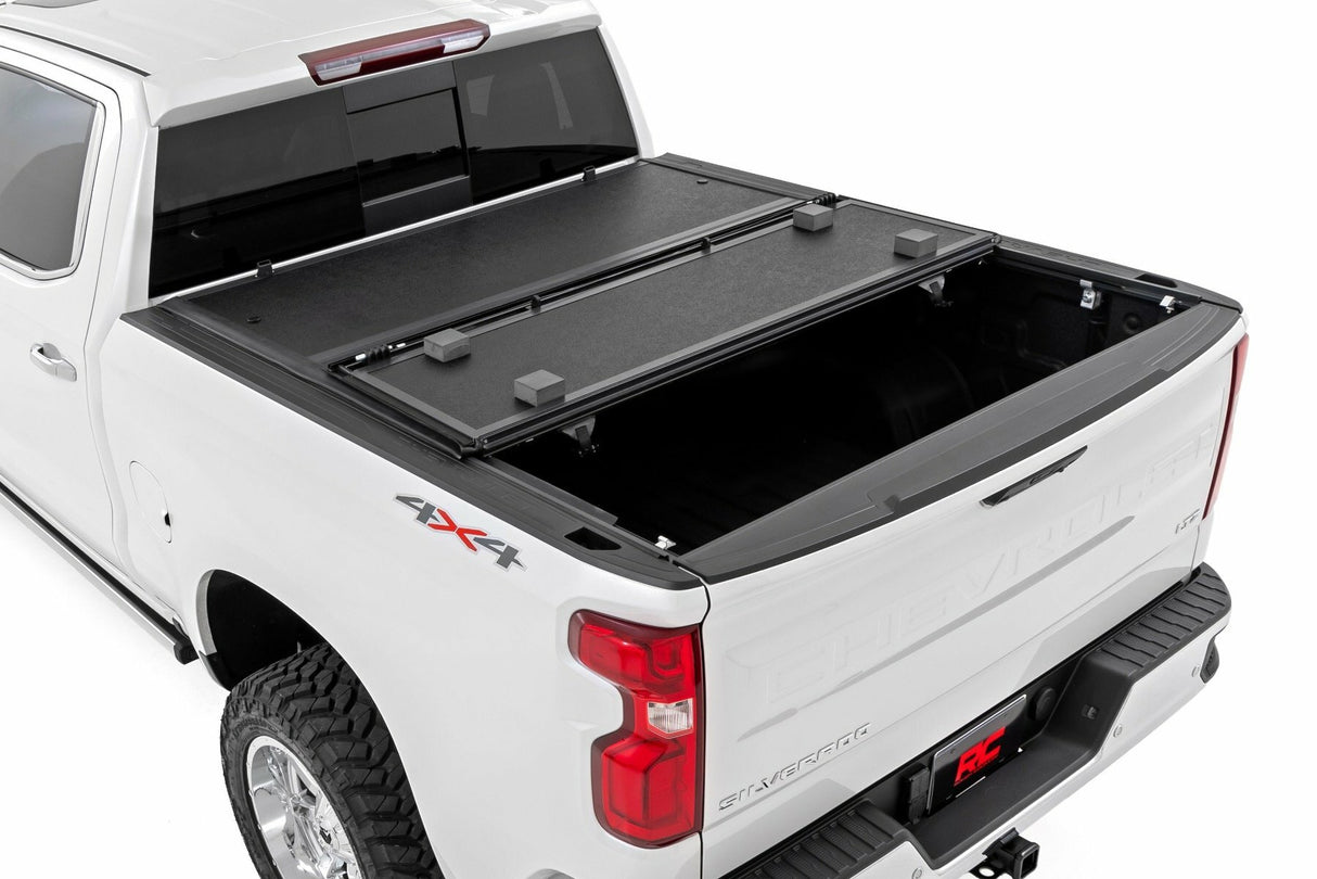 Hard Low Profile Bed Cover - 5'9(in.) Bed - Rail Caps - Chevy/GMC 1500/2500HD/3500HD (14-19)