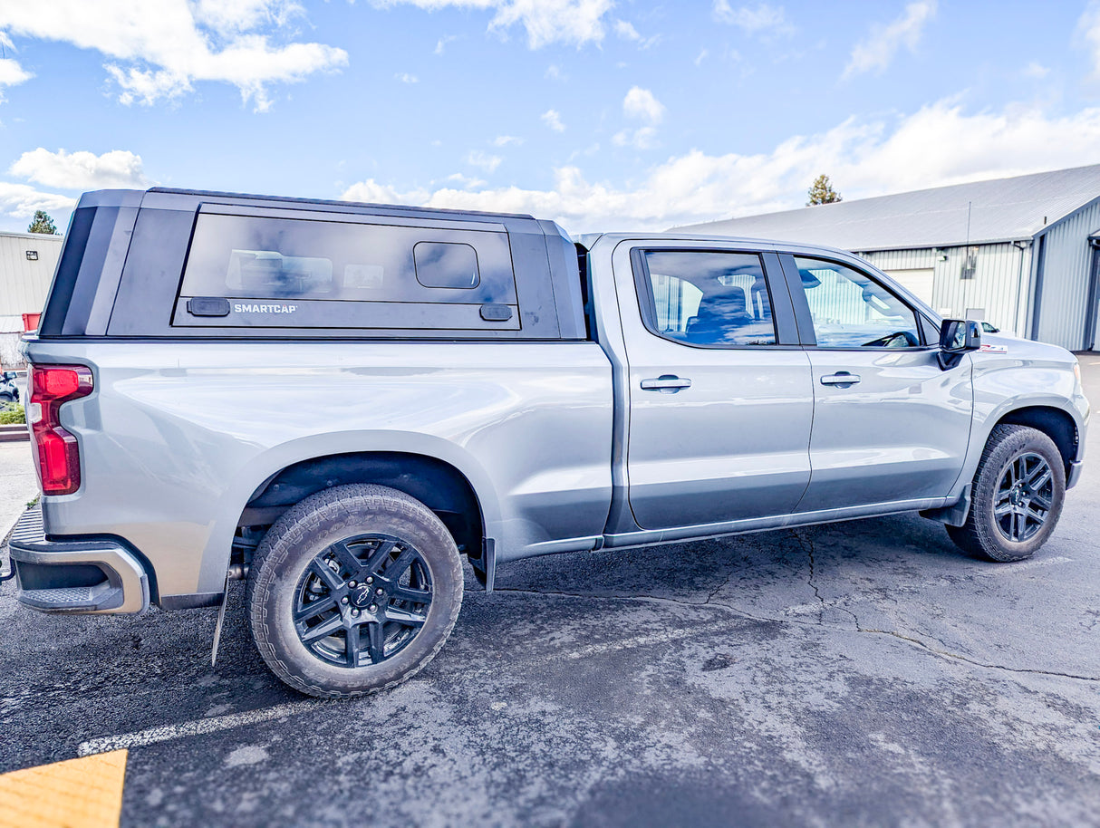 RSI SmartCap - Silverado/Sierra Truck Bed Cap SmartCap EVOa Adventure Matte Black For 19-23 Chevrolet Silverado/Sierra 1500 5.8 Foot Short Bed SmartCap - EA0100-MB