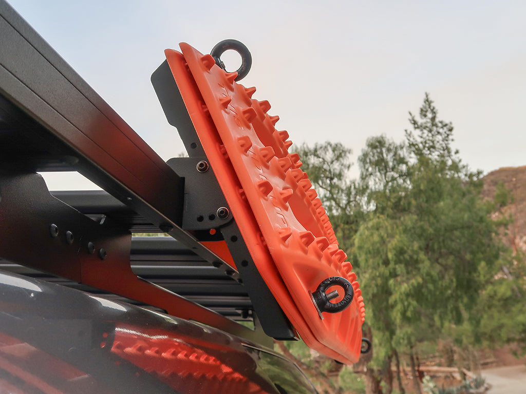Front Runner - Recovery Device AND Gear Holding Side Brackets - RRAC103