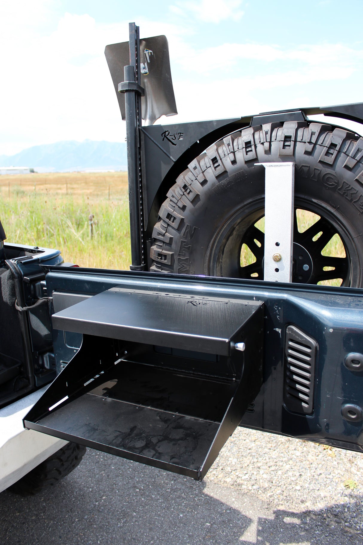 Rock-Slide Engineering AC-TB-100-JTY TAILGATE TABLE