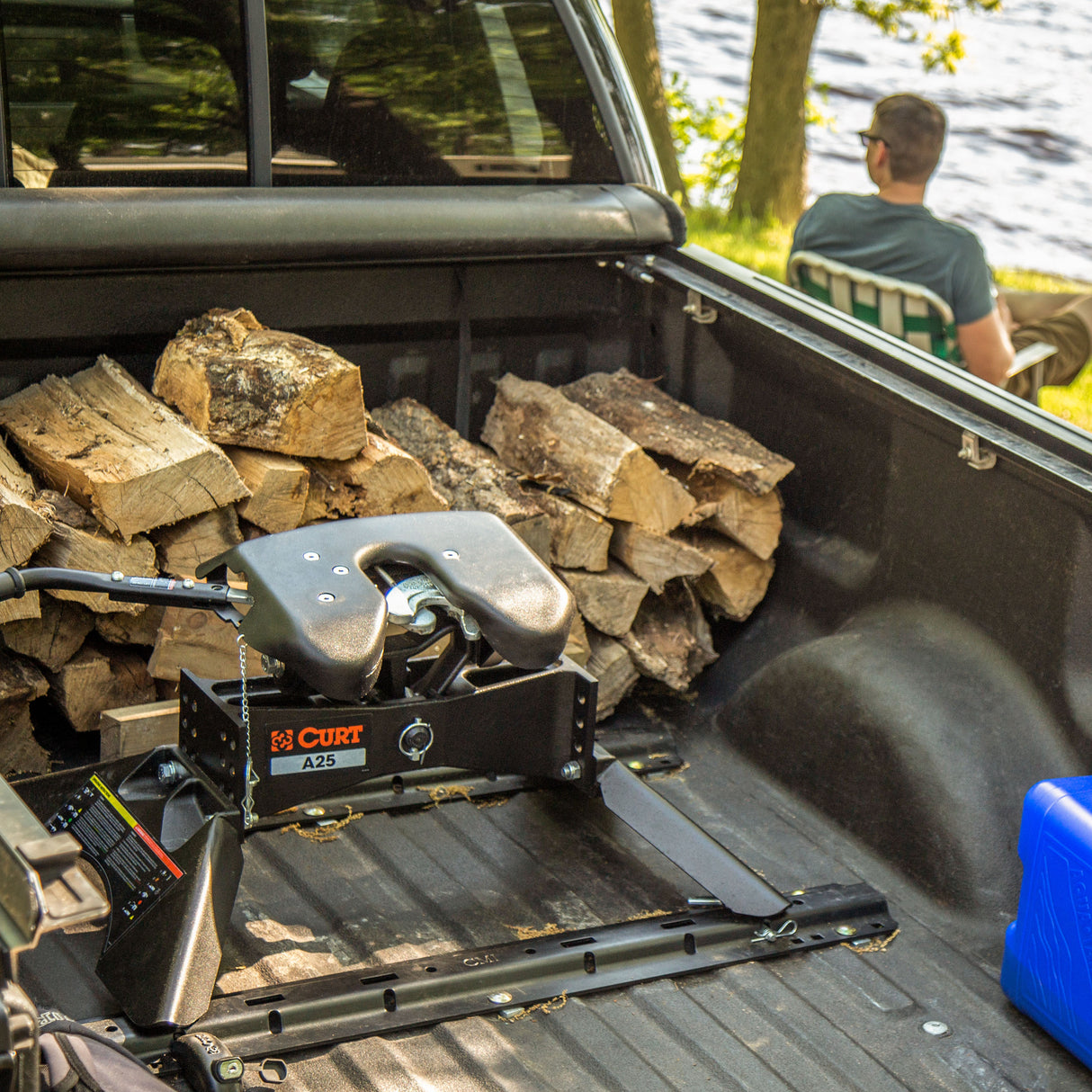 Curt - Universal 5th Wheel Base Rails, 25K (4-Bolt Mount, Gloss Black) - 16150