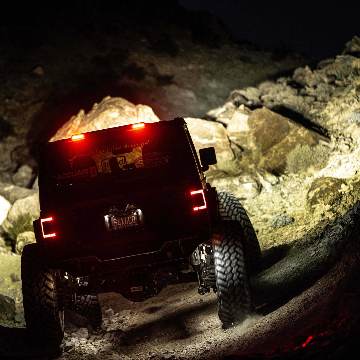 Jeep JL 28" Chase LED Light Bar Kit - Rear-Facing - Multi-Function