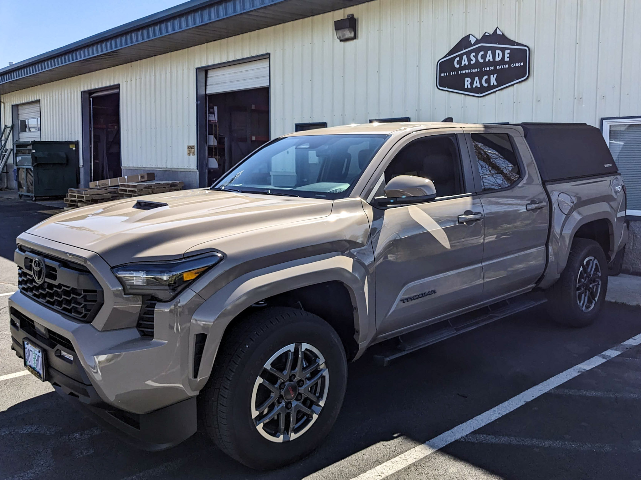 2025 Toyota Tacoma - SmartCap EVOh Hatchback Truck Canopy, TrailFX Bed Mat
