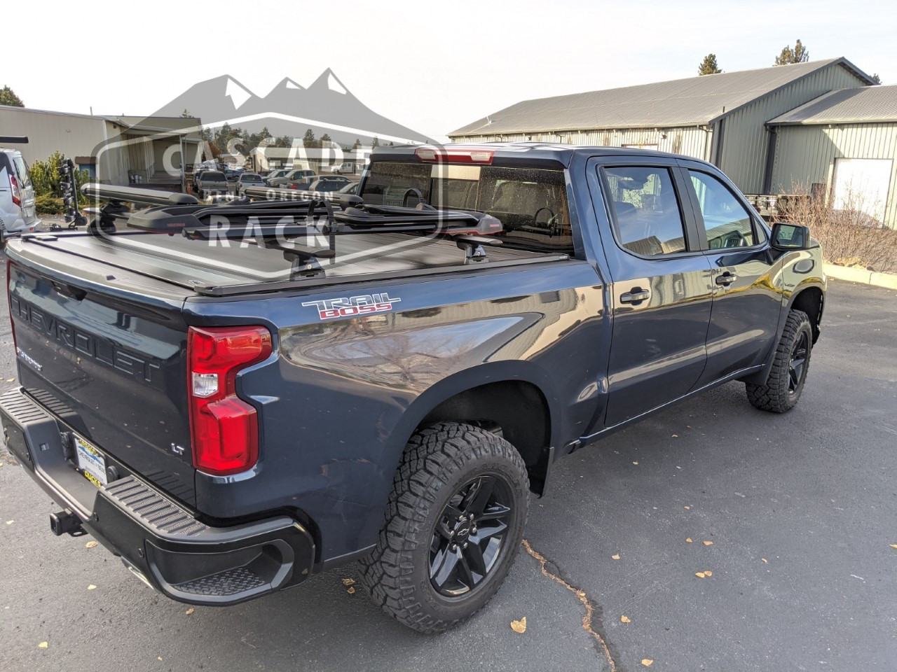2020 Chevy Silverado 1500 Trail Boss - Bed Cover, Ski and Bike Rack - Retrax / Yakima