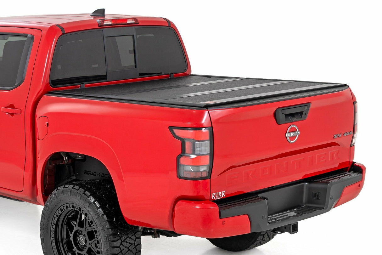 Rough Country - Hard Low Profile Bed Cover - 5' Bed - w/Cargo Mgmt - Nissan Frontier (22-24) - 47520551B