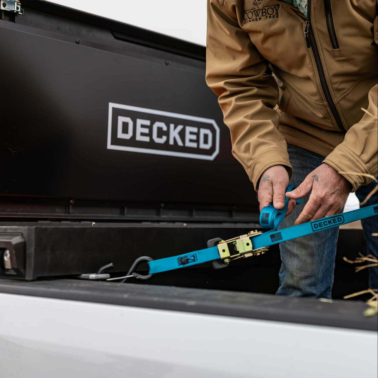 Decked - Truck Bed Tool Box - White - Includes Two (2) D-Ring Cargo Tie Downs And Two (2) Tool Tray Pads - Dtb2-Wht