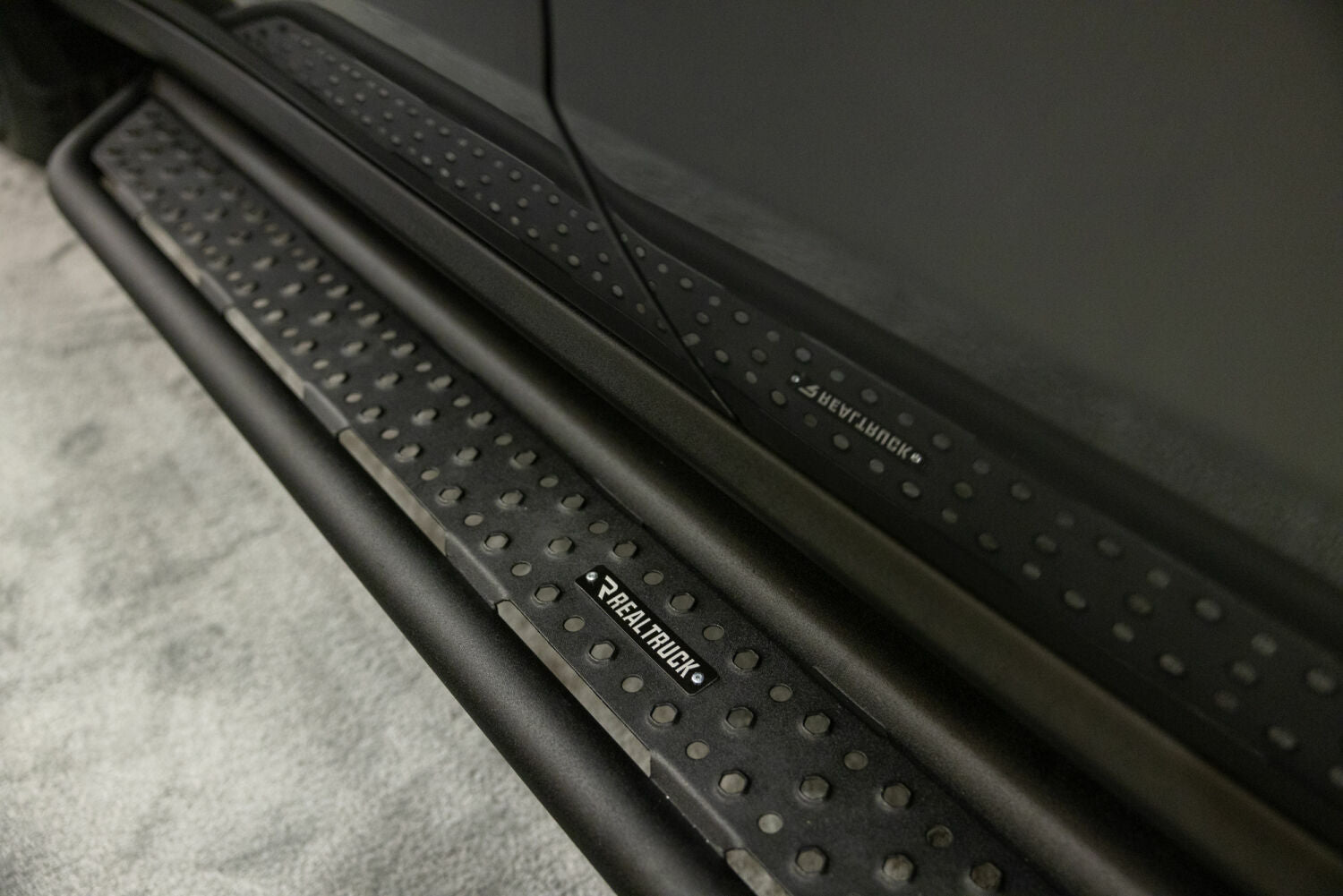 Go Rhino D64030T - Dominator Xtreme D6 SideSteps With Mounting Bracket Kit - Textured Black