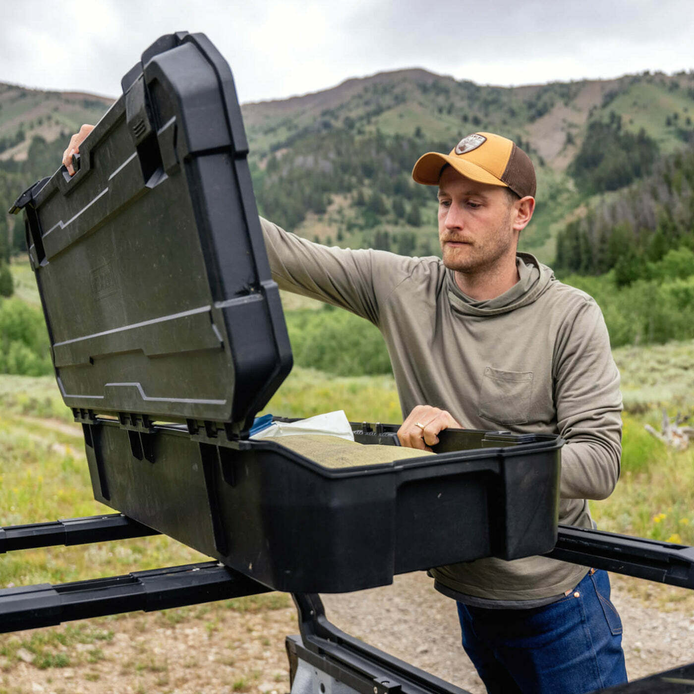 Decked - D-co Case Mounting Kit for T-Track - hardware kit for drilled installation of cases to T-Track Metric M61  - A0034-CTRK