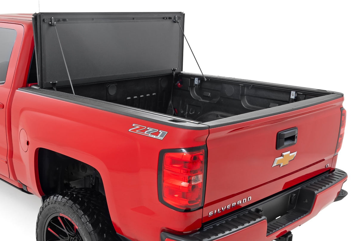Rough Country - Hard Tri-Fold Flip Up Bed Cover - 6'7" Bed - Rail Cap - Chevy GMC 1500 2500HD 3500HD (14-19) - 49119651