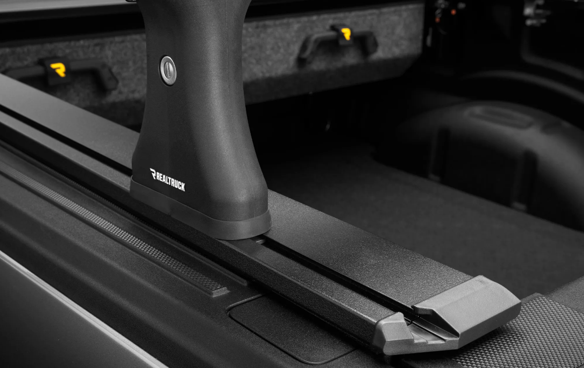 Retrax - Pro Ez-Off FRC-4000 Full Bed Access Retractable Bed Cover - Fits 6' 8" 2017 to 2026 Ford F-250/550 - R-T-80383