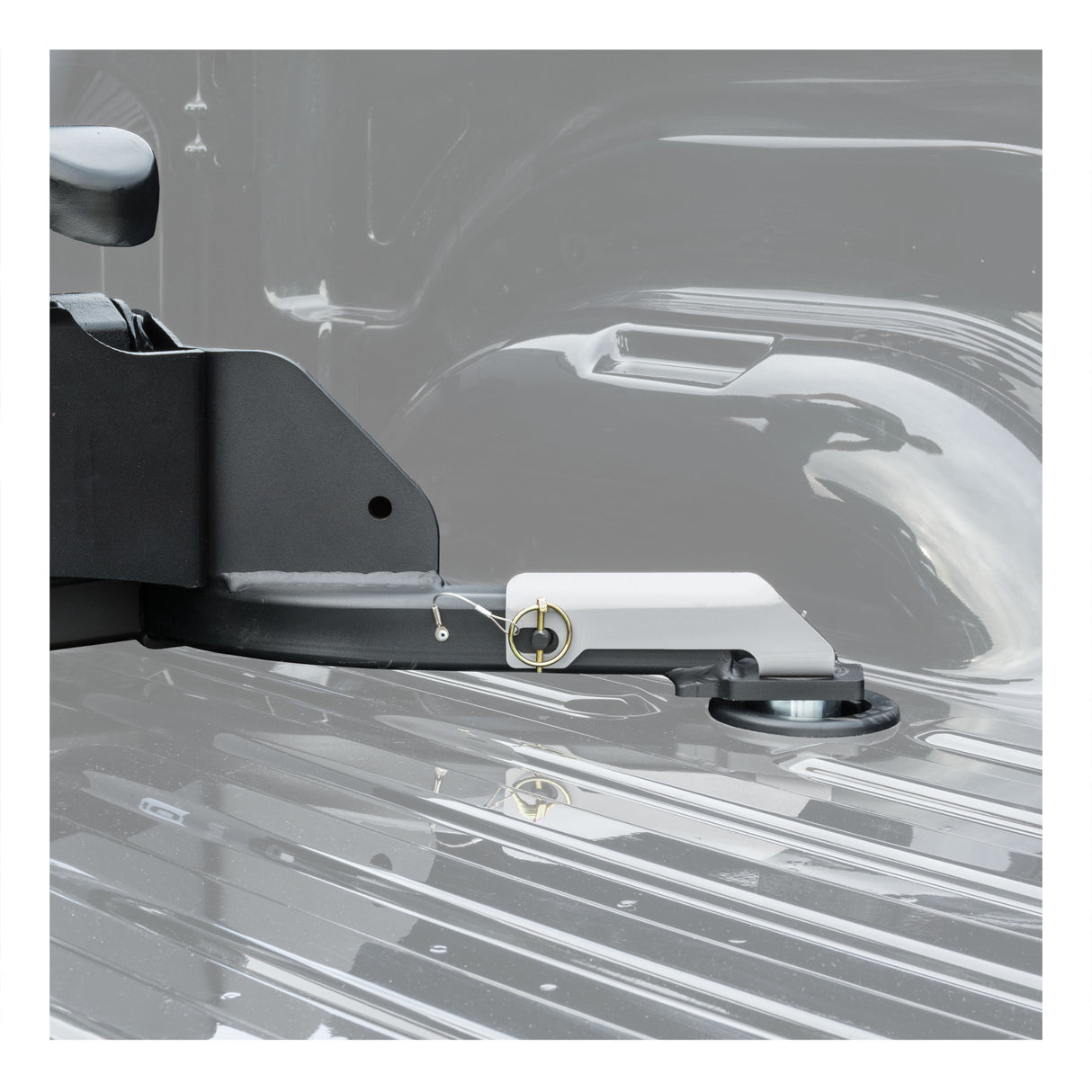 Curt - E16 5th Wheel Hitch, Select Ram 2500, 3500, 8' Bed Puck System - 16041