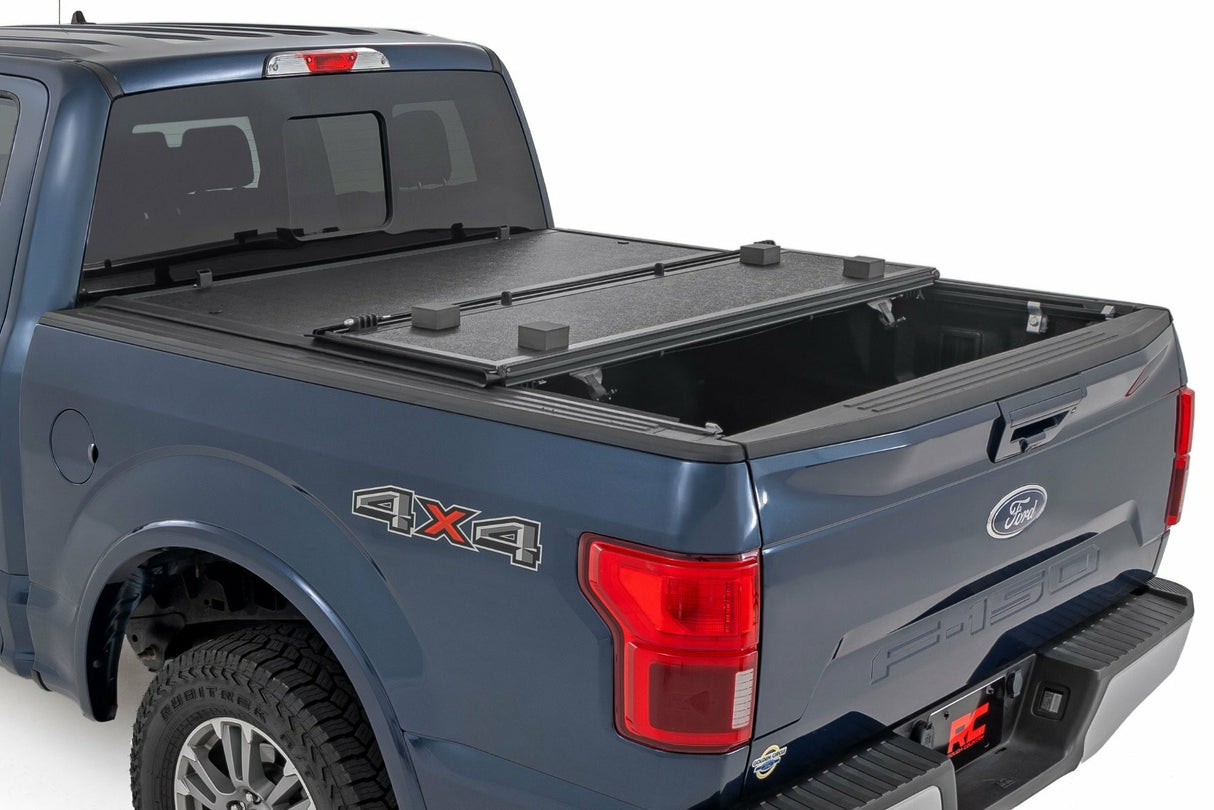 Hard Low Profile Bed Cover - 5'7(in.) Bed - Ford F-150 (15-20)/Raptor (17-20)